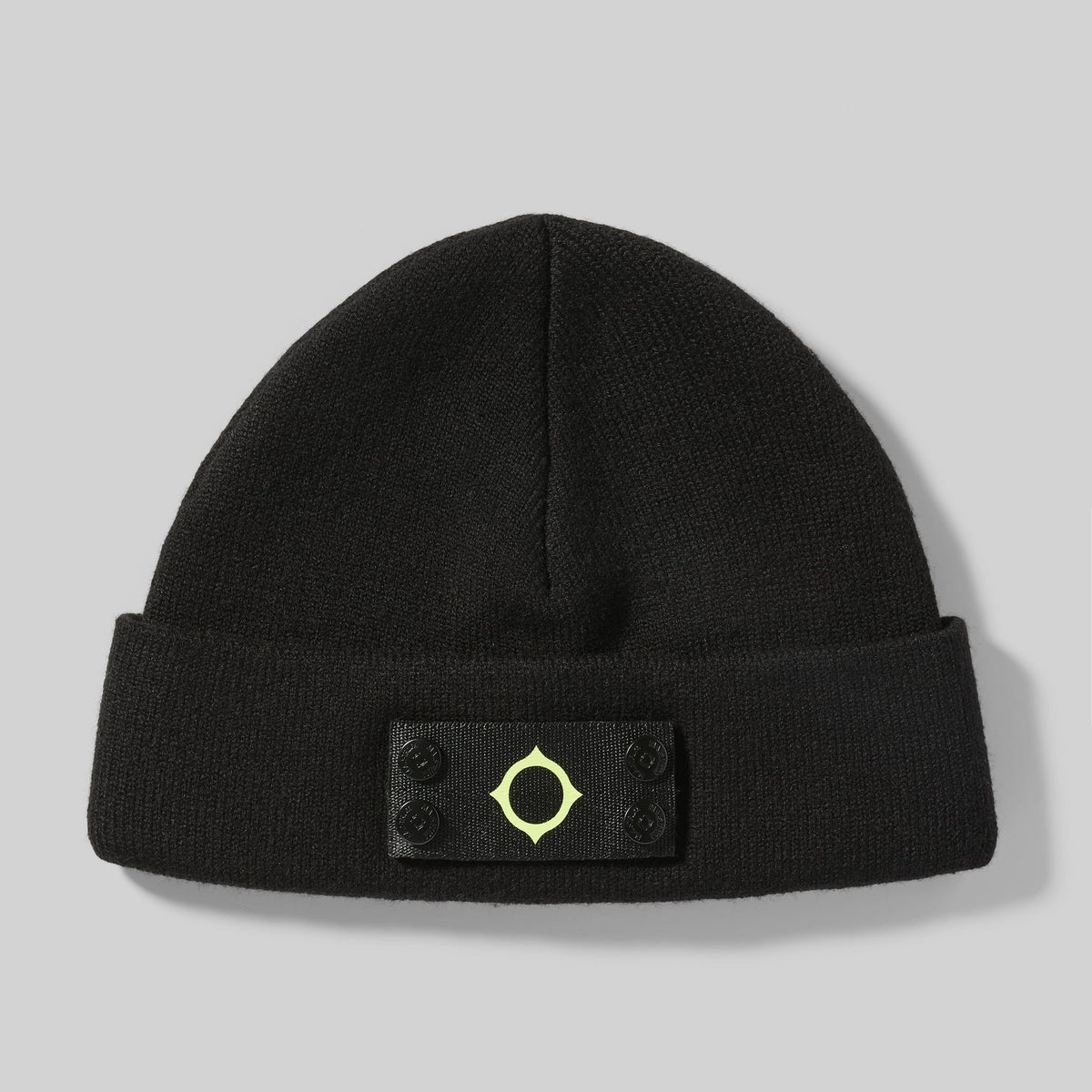 BADGE BEANIE - JET BLACK
