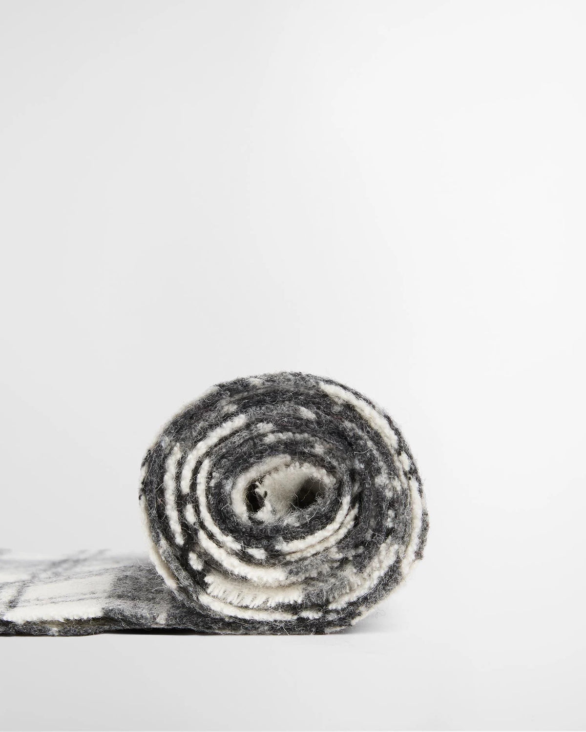 TARTAN LAMBSWOOL SCARF - MONOCHROME TARTAN