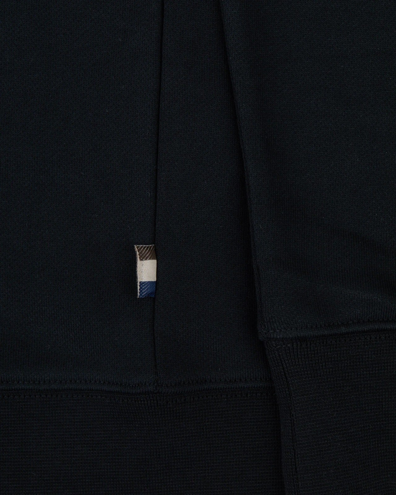BADGE CREWNECK