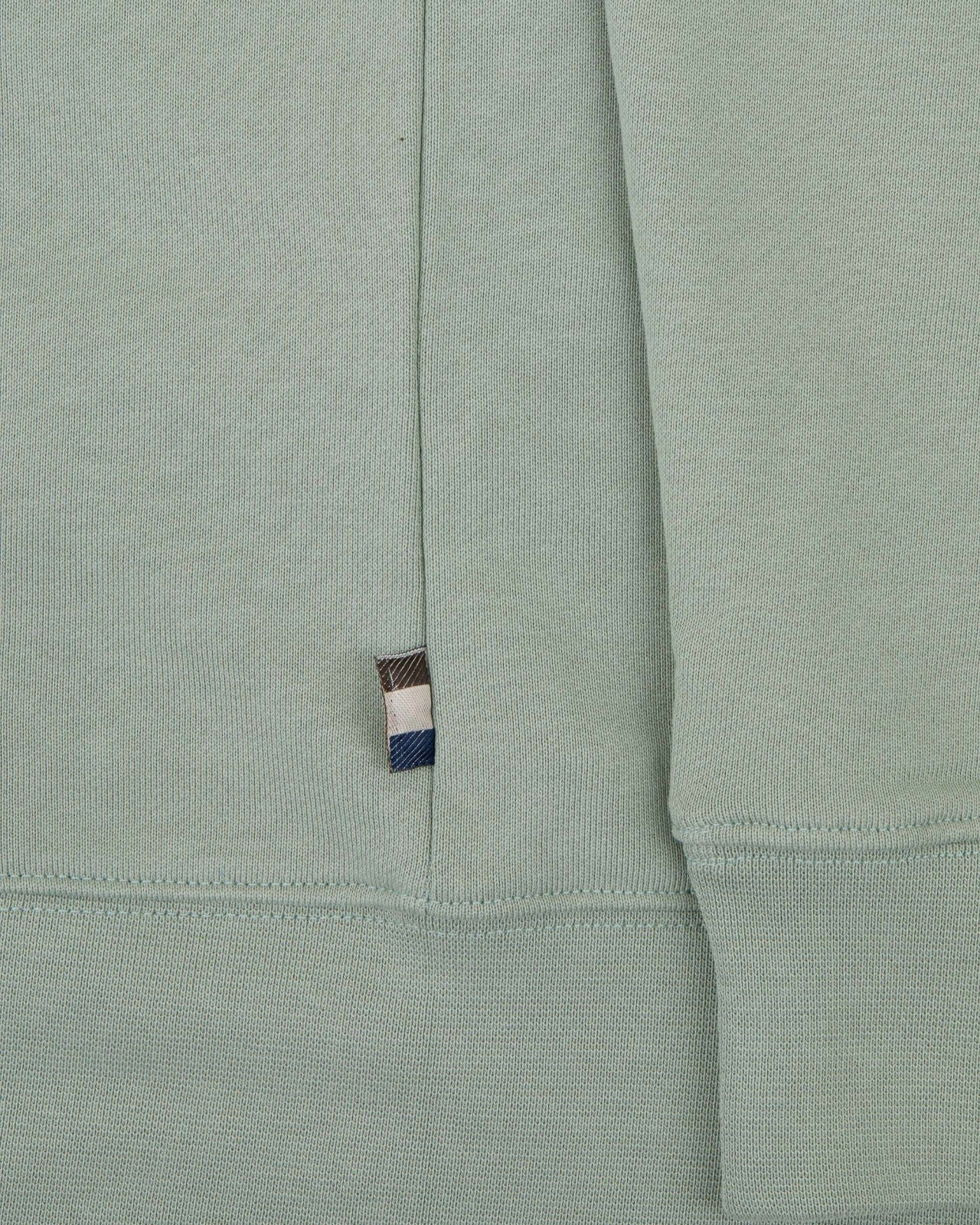 BADGE CREWNECK