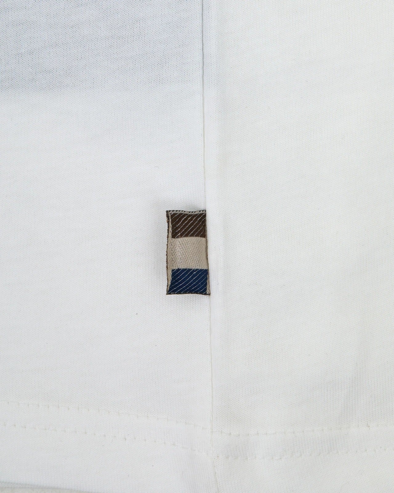 BADGE T-SHIRT